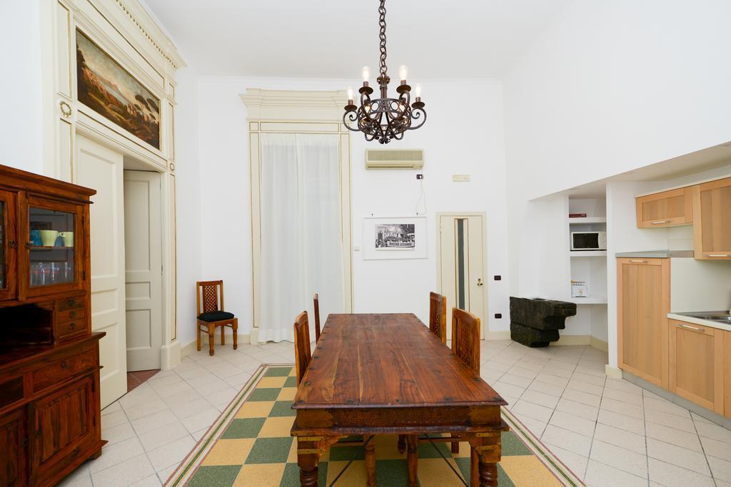 Апартаменти Residenza Santa Chiara Неаполь Екстер'єр фото